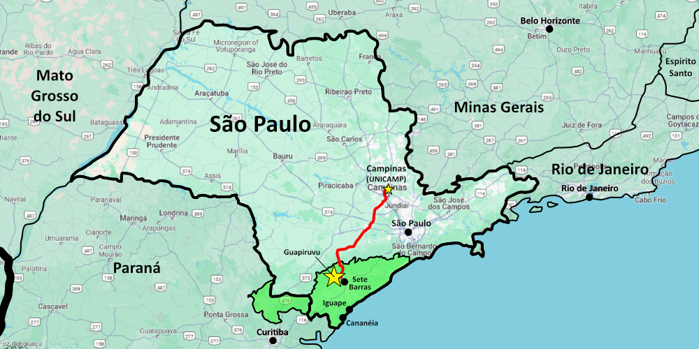 Map inset with São Paulo state outlined thickly, the Vale do Ribeiro region in the south outlined an shaded in green, with a red line from Campinas in the central part of the state down to Guapiruvu in the Vale do Ribeira region starred.  Additional important cities for the project are highlighted, including Sete Barras directly to the east of Guapiruvu and Iguape and Cananéia to the south on the coast.